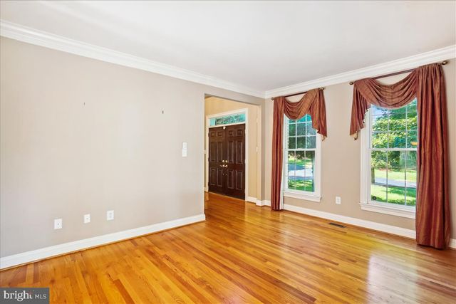 8931 FALLS FARM DR, Potomac, MD 20854