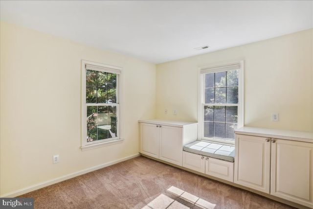 8931 FALLS FARM DR, Potomac, MD 20854