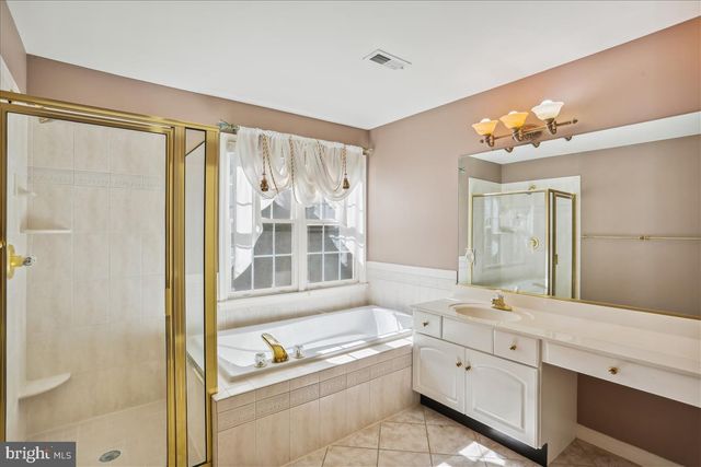 8931 FALLS FARM DR, Potomac, MD 20854