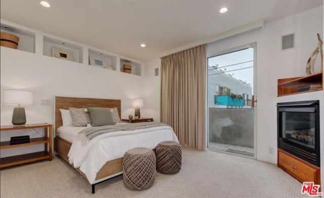 3711 Ocean Front Walk 2, Marina Del Rey, CA 90292