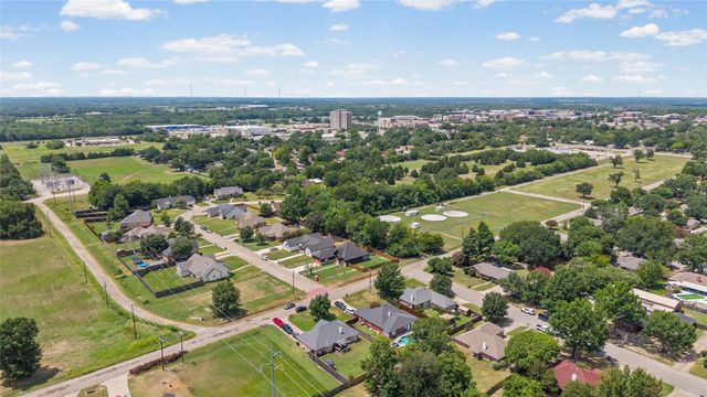 1500 Deer Trail, Commerce, TX 75428