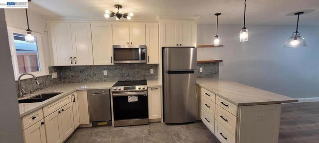 863 Palomino Dr, Pleasanton, CA 94566