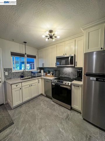 863 Palomino Dr, Pleasanton, CA 94566