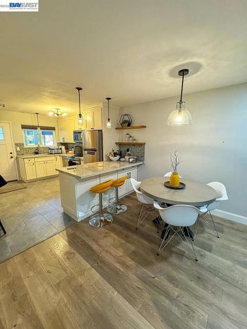 863 Palomino Dr, Pleasanton, CA 94566