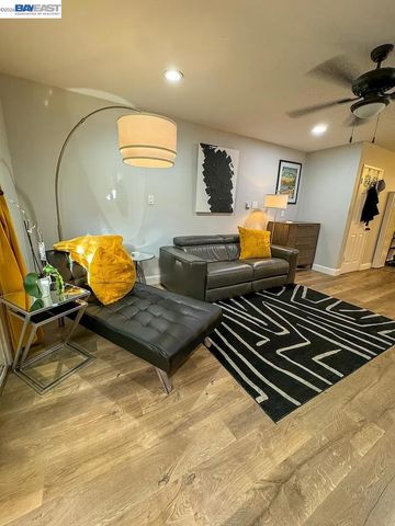 863 Palomino Dr, Pleasanton, CA 94566