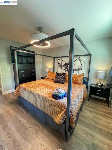 863 Palomino Dr, Pleasanton, CA 94566