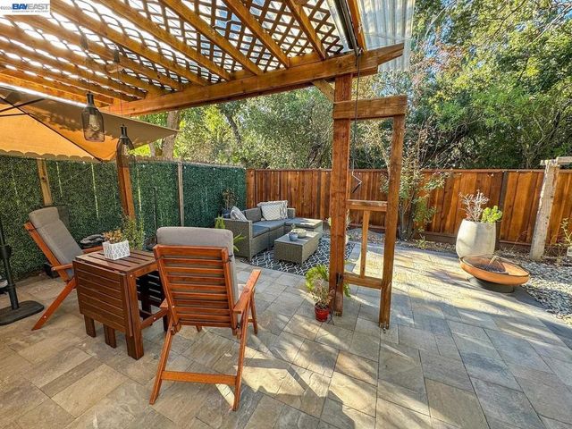 863 Palomino Dr, Pleasanton, CA 94566
