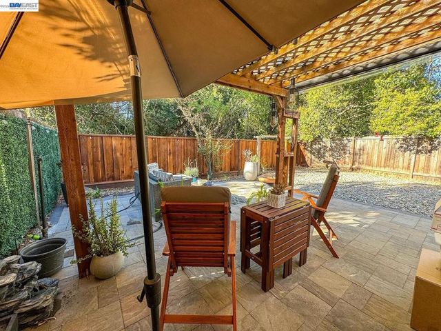 863 Palomino Dr, Pleasanton, CA 94566