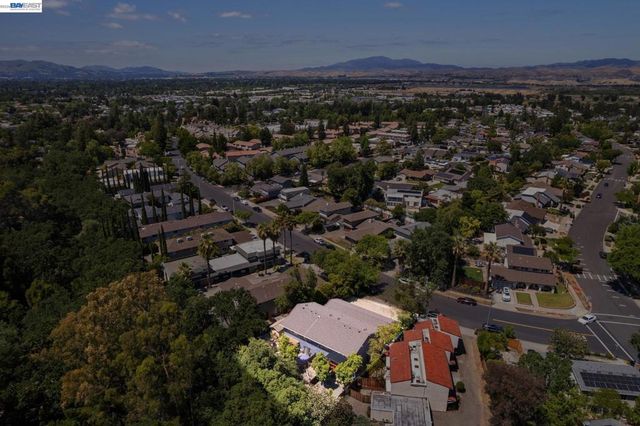 863 Palomino Dr, Pleasanton, CA 94566