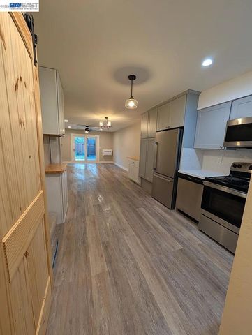863 Palomino Dr, Pleasanton, CA 94566