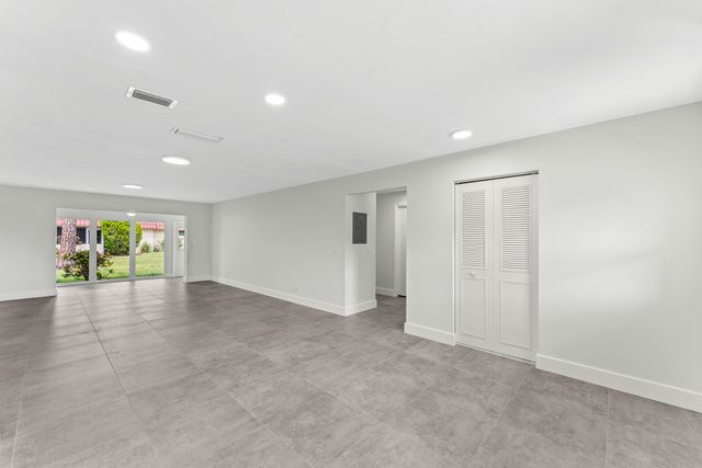 711 Laconia Circle B, Greenacres, FL 33467