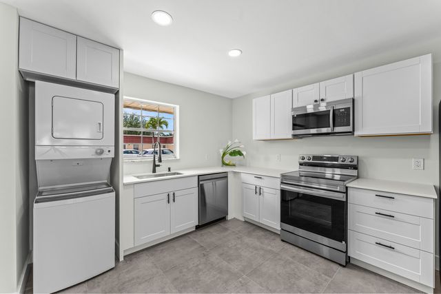 711 Laconia Circle B, Greenacres, FL 33467