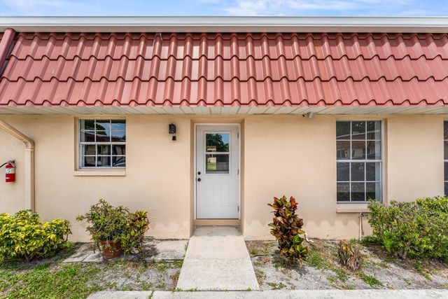 711 Laconia Circle B, Greenacres, FL 33467