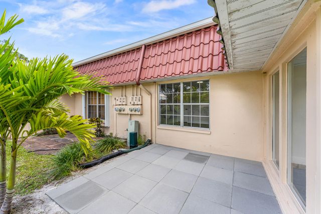 711 Laconia Circle B, Greenacres, FL 33467