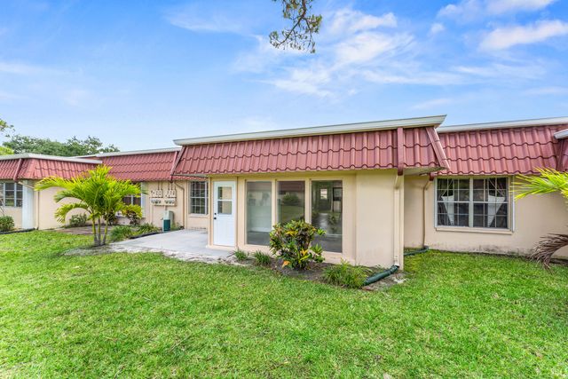 711 Laconia Circle B, Greenacres, FL 33467