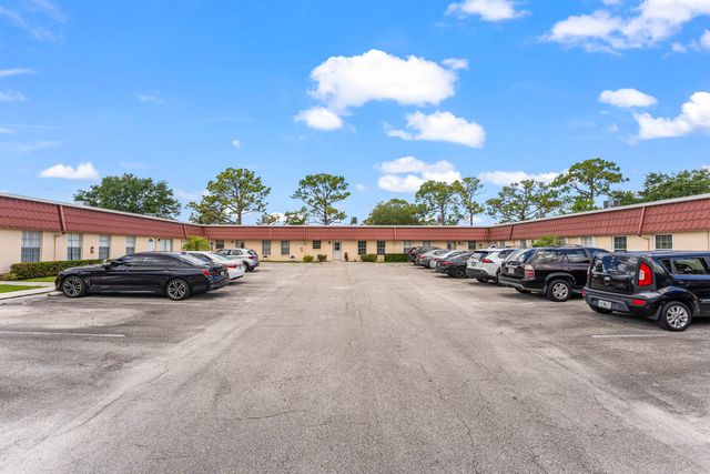711 Laconia Circle B, Greenacres, FL 33467