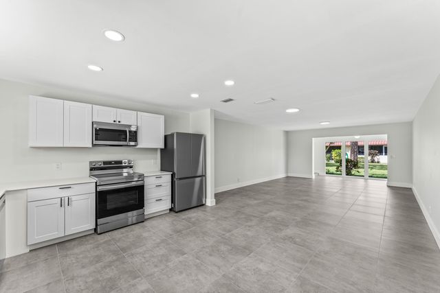 711 Laconia Circle B, Greenacres, FL 33467