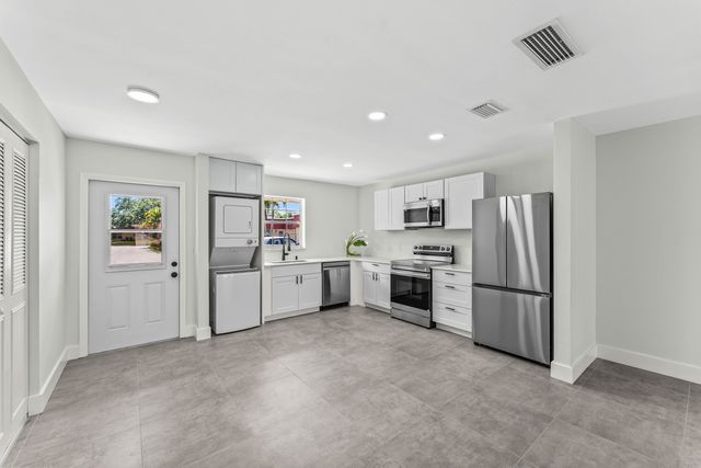 711 Laconia Circle B, Greenacres, FL 33467