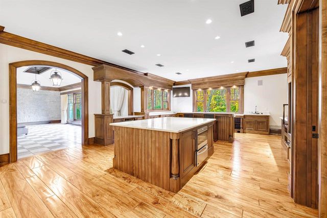 1250 THAYER TRAIL, Hobart, WI 54155