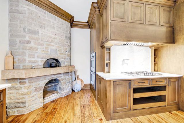 1250 THAYER TRAIL, Hobart, WI 54155