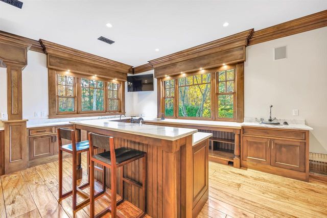 1250 THAYER TRAIL, Hobart, WI 54155