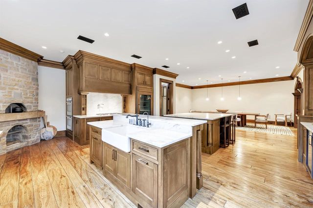 1250 THAYER TRAIL, Hobart, WI 54155