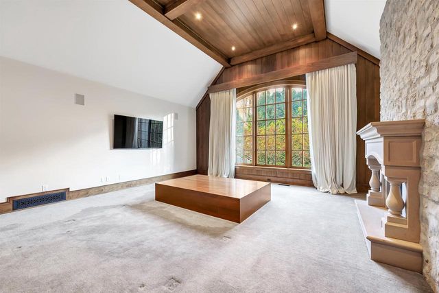 1250 THAYER TRAIL, Hobart, WI 54155