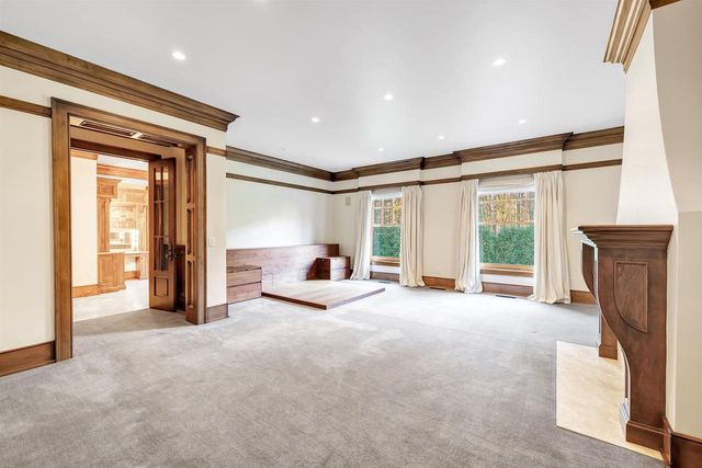 1250 THAYER TRAIL, Hobart, WI 54155