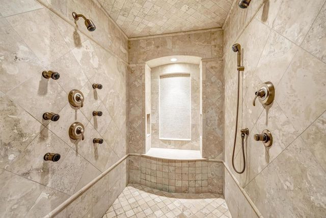 1250 THAYER TRAIL, Hobart, WI 54155