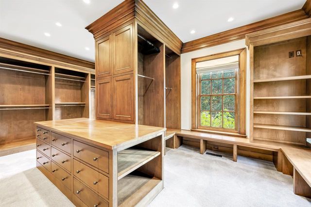 1250 THAYER TRAIL, Hobart, WI 54155