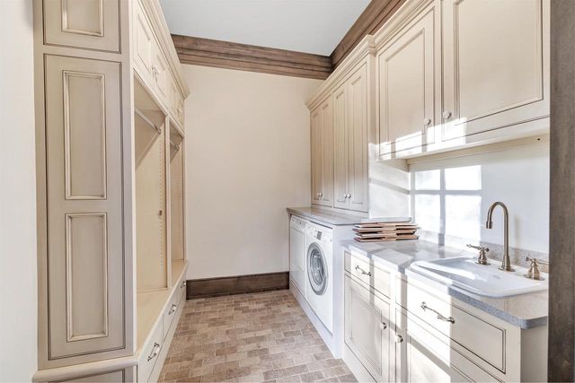 1250 THAYER TRAIL, Hobart, WI 54155