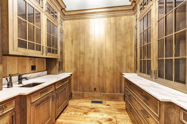 1250 THAYER TRAIL, Hobart, WI 54155