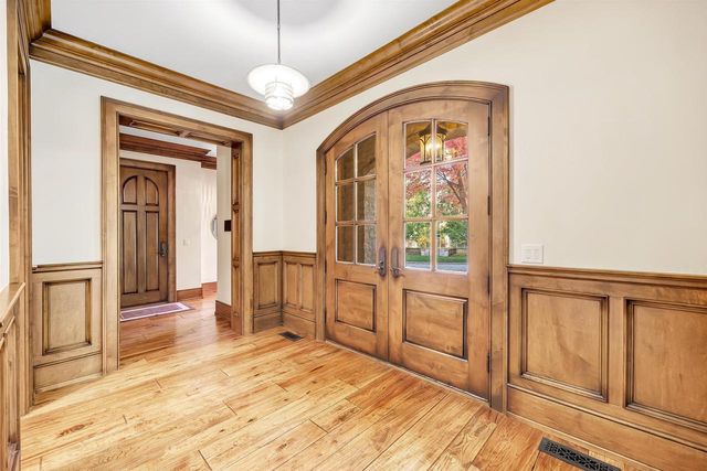 1250 THAYER TRAIL, Hobart, WI 54155