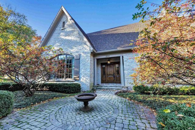 1250 THAYER TRAIL, Hobart, WI 54155