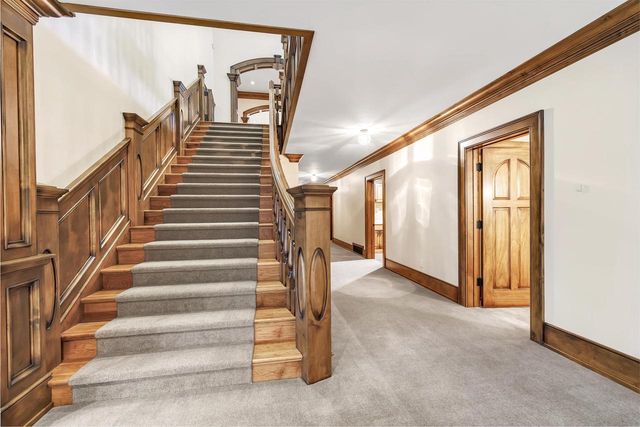 1250 THAYER TRAIL, Hobart, WI 54155