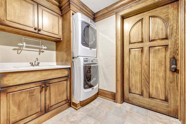 1250 THAYER TRAIL, Hobart, WI 54155