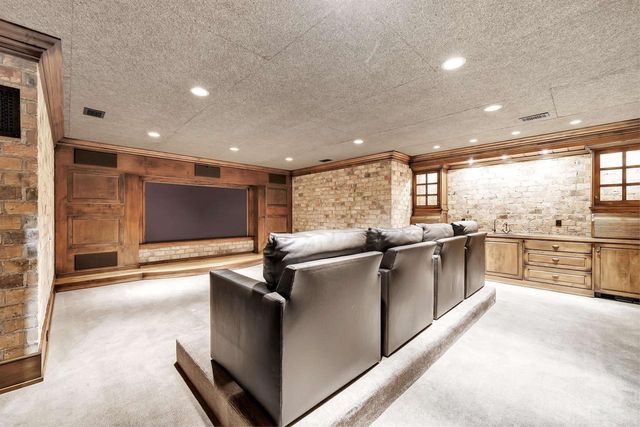 1250 THAYER TRAIL, Hobart, WI 54155