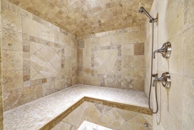 1250 THAYER TRAIL, Hobart, WI 54155