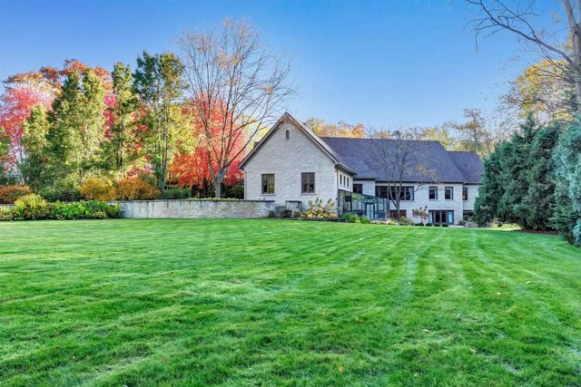 1250 THAYER TRAIL, Hobart, WI 54155