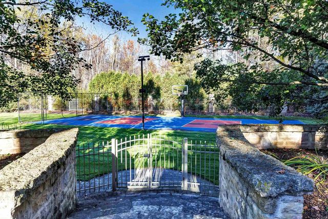 1250 THAYER TRAIL, Hobart, WI 54155