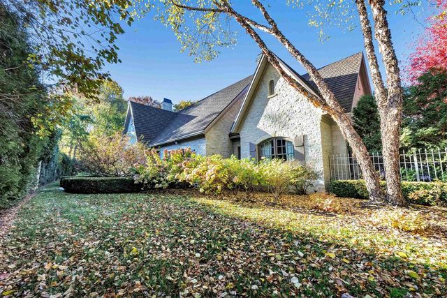 1250 THAYER TRAIL, Hobart, WI 54155