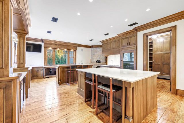 1250 THAYER TRAIL, Hobart, WI 54155