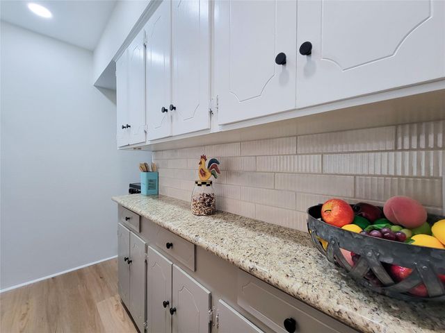 2101 Fountain View Drive 24C, Houston, TX 77057