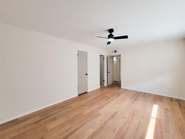 2101 Fountain View Drive 24C, Houston, TX 77057