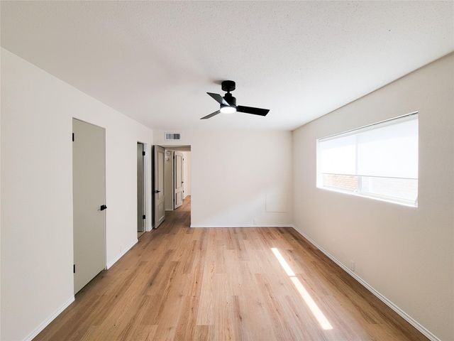 2101 Fountain View Drive 24C, Houston, TX 77057