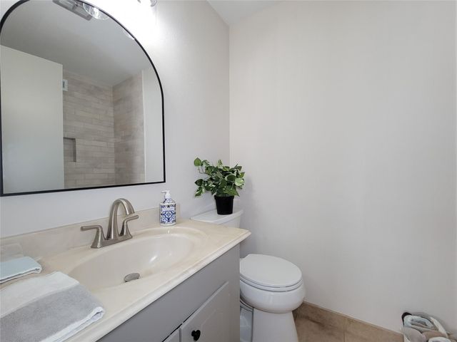2101 Fountain View Drive 24C, Houston, TX 77057