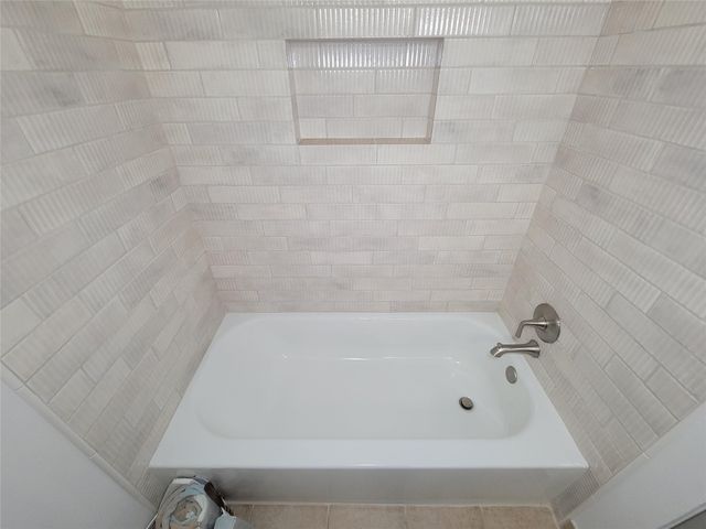 2101 Fountain View Drive 24C, Houston, TX 77057