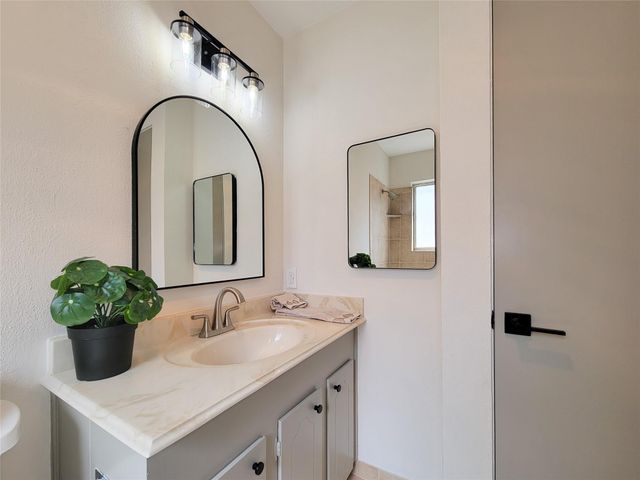 2101 Fountain View Drive 24C, Houston, TX 77057