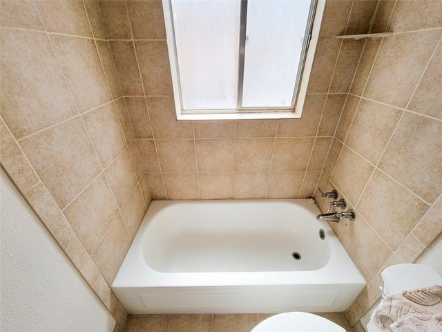 2101 Fountain View Drive 24C, Houston, TX 77057