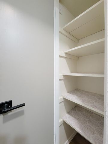 2101 Fountain View Drive 24C, Houston, TX 77057